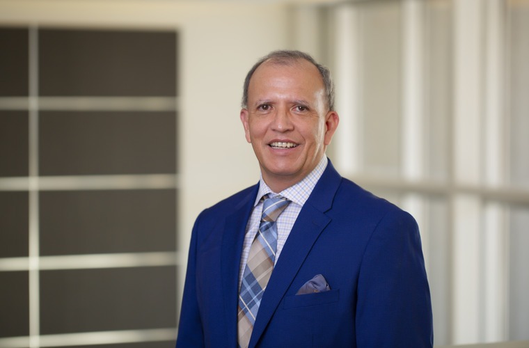 Headshot photo of Iván Contreras