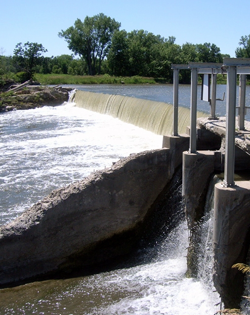 An aging dam at Minnesota Falls.